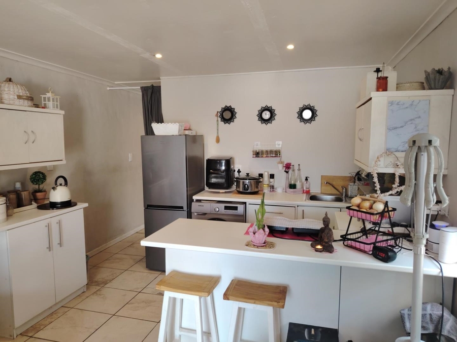 To Let 1 Bedroom Property for Rent in Oakdale Western Cape